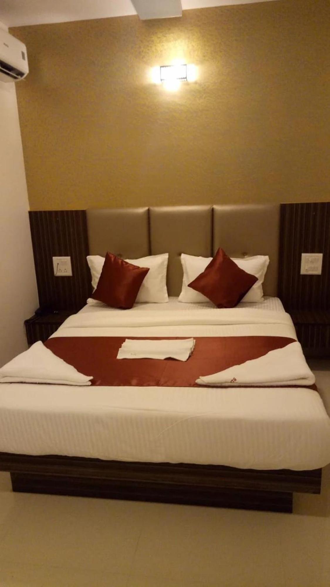 Flagship 83490 Hotel Bently Palace Mumbai Exterior photo